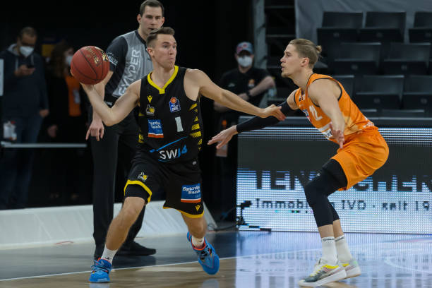 破对方防线 破对方防线