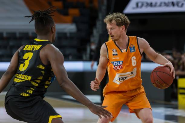 不断调整策 不断调整策